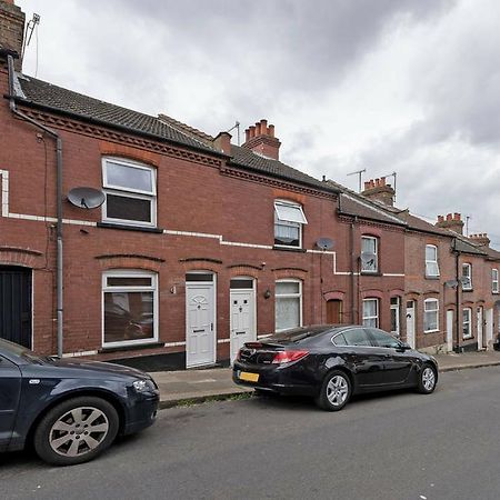Cambridge House - Modern 2 Bedroom House, Close To Luton Airport & Town Centre Kültér fotó