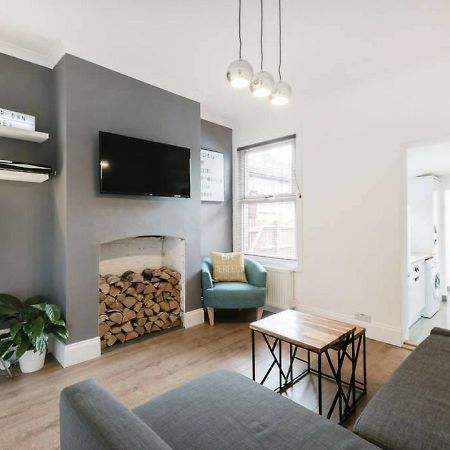Cambridge House - Modern 2 Bedroom House, Close To Luton Airport & Town Centre Kültér fotó