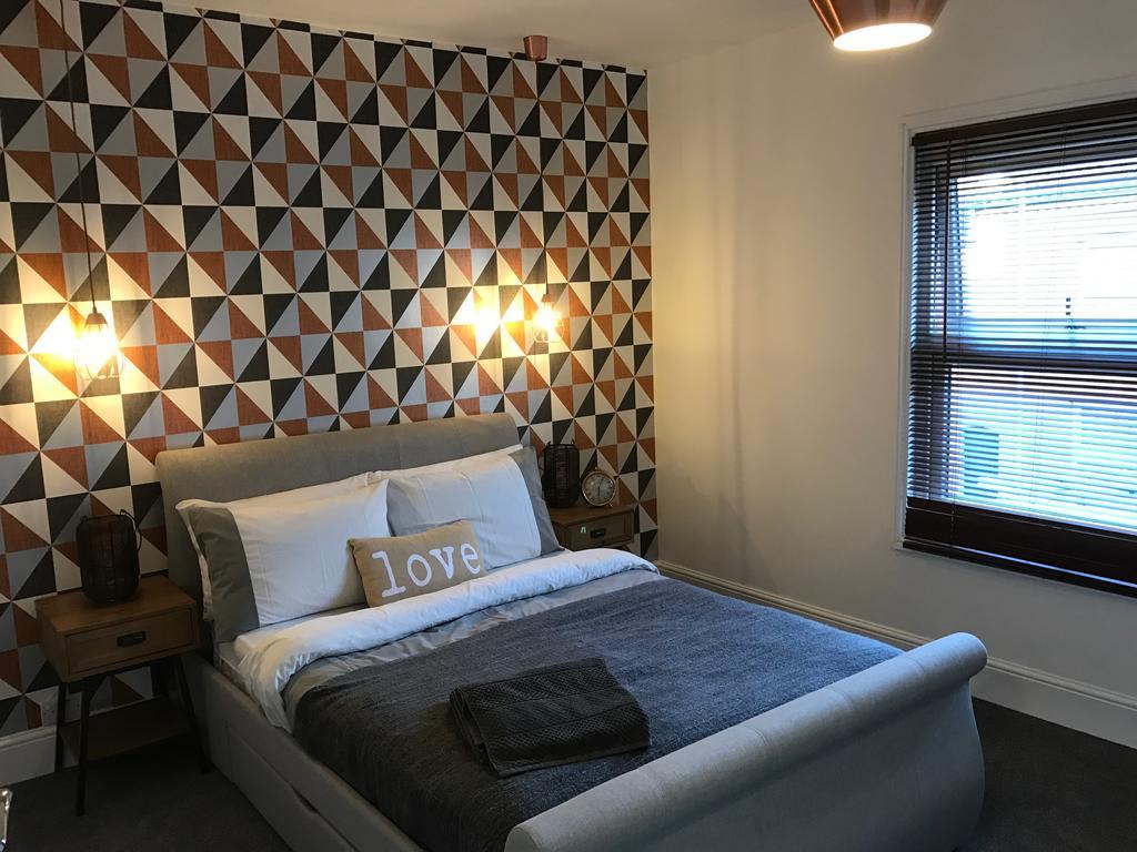 Cambridge House - Modern 2 Bedroom House, Close To Luton Airport & Town Centre Kültér fotó