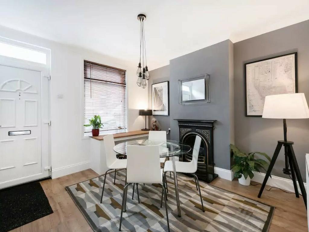 Cambridge House - Modern 2 Bedroom House, Close To Luton Airport & Town Centre Kültér fotó